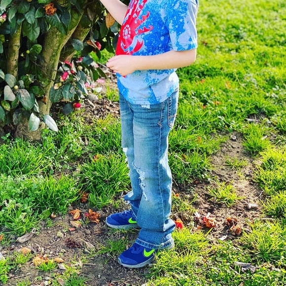 Boys size 6 custom distressed jeans - Picture 2 of 2